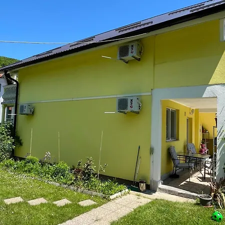 Family Flower House Vakantiehuis